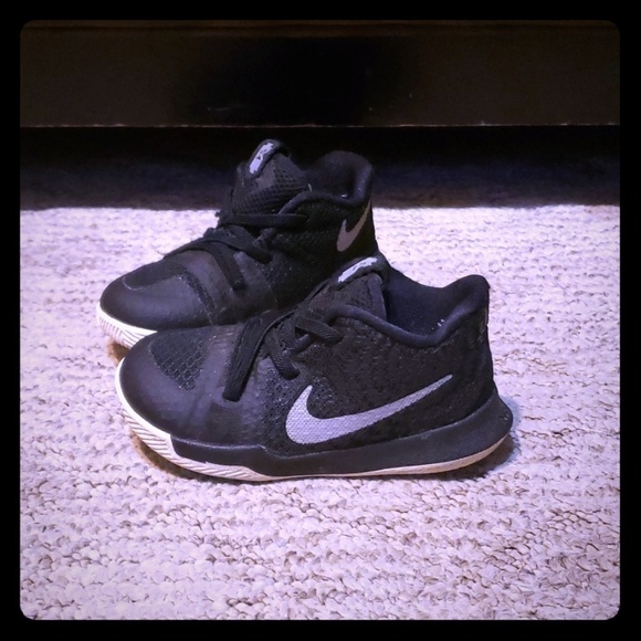 𝅺KID'S Unisex Nike Kyrie - Picture 1 of 5